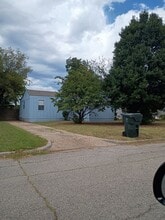 Building Photo - 311 W Peach St