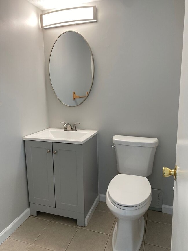 Building Photo - Avon Condo 2 bedrooms 1.5 Baths