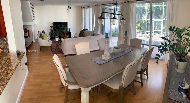 Foto del edificio - 9785 NW 45th Ln
