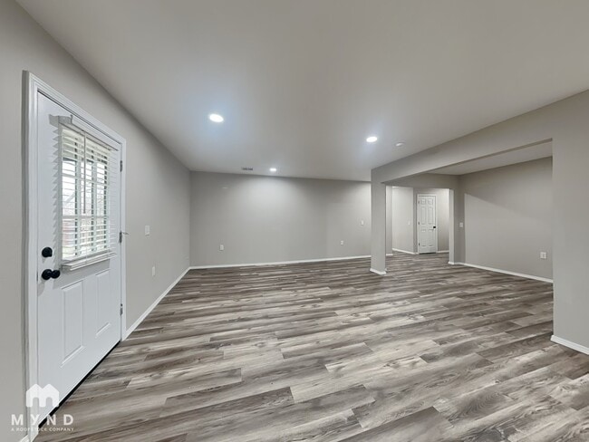 Building Photo - 3212 E Noble Dr