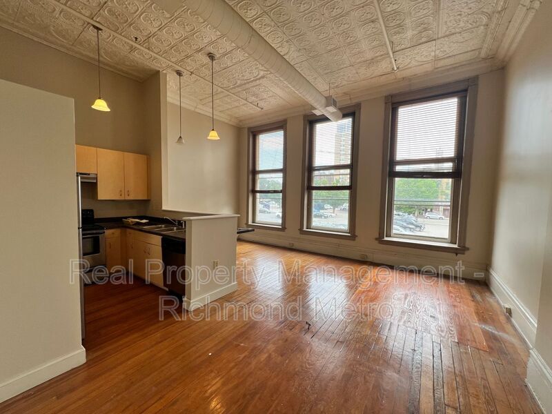Primary Photo - 121 W Broad St