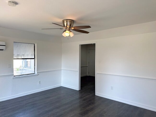 Foto del edificio - 3 bedroom / 2 bath