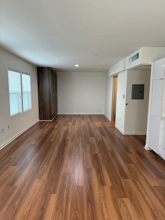 Interior Photo - 309 S. Berendo Avenue,
