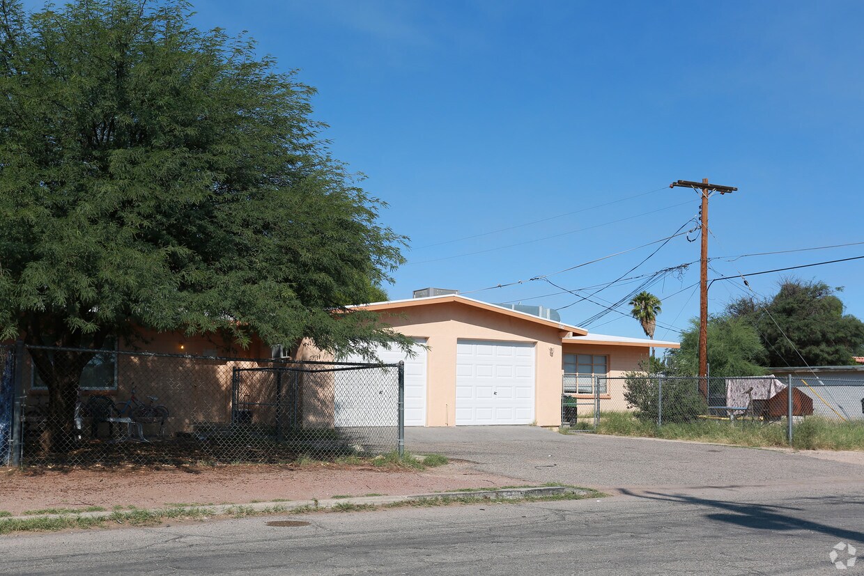 Foto del edificio - 1510 S Van Buren Ave