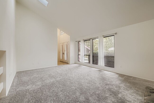 Building Photo - Fully-Remodeled 3 Bed 2.5 Bath Kirkland Home!