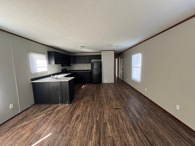 Building Photo - 137 Burch St