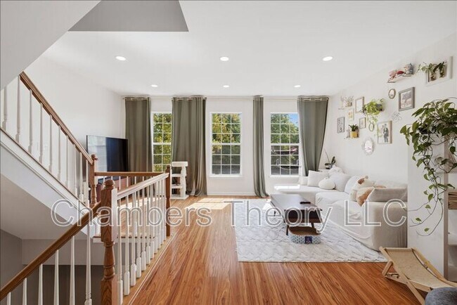 Foto del edificio - 2447 Clover Field Cir