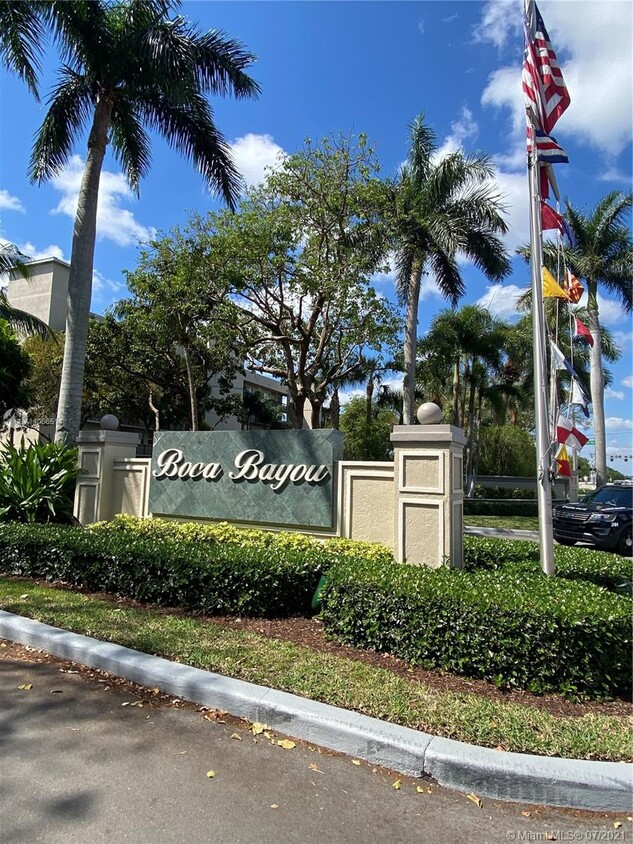 Primary Photo - 3 Royal Palm Way