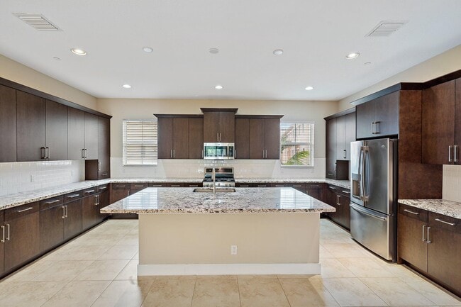 Foto del edificio - 7112 Edison Pl