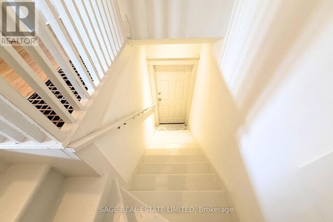 Photo du bâtiment - 129 Gilmour Ave