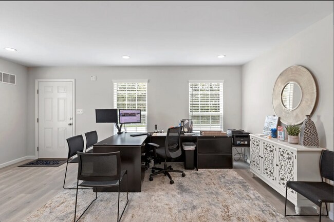 Foto del edificio - 437 Sunset Hollow Drive