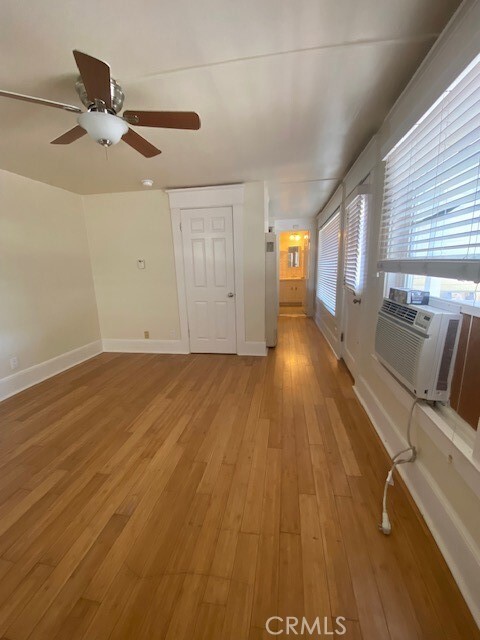 Foto del edificio - 1743 N Oxford Ave