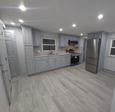 Building Photo - 25 Moraine Pl