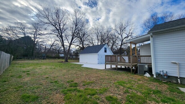 Foto del edificio - 809 Providence Rd