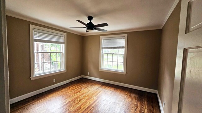 Foto del edificio - 2612 Woodlawn Dr