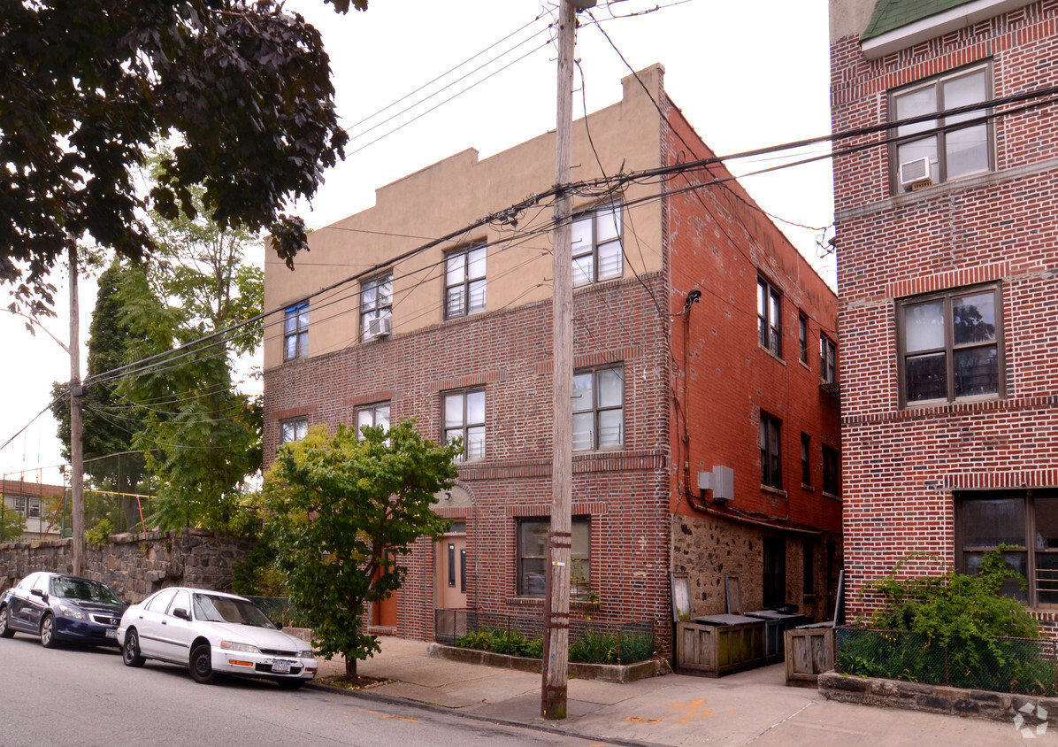 Building Photo - Ridge Avenue Apts