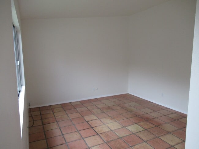 Building Photo - 358 Boeker Ave