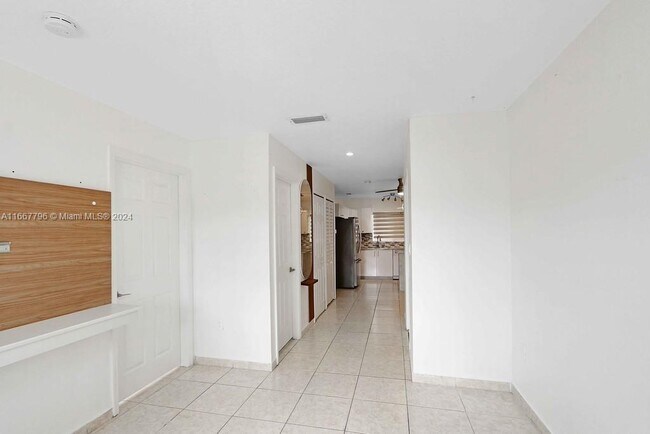 Foto del edificio - 242 E 3rd St