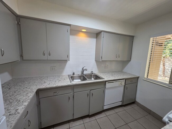 Building Photo - 775-775 E Honolulu St