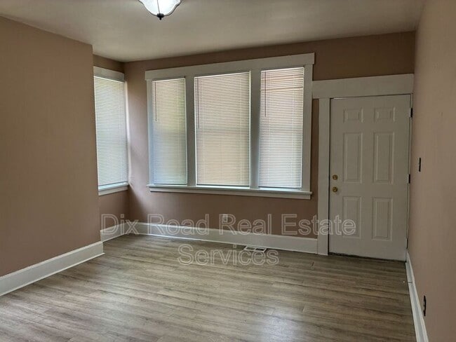 Building Photo - 702 Baltimore St