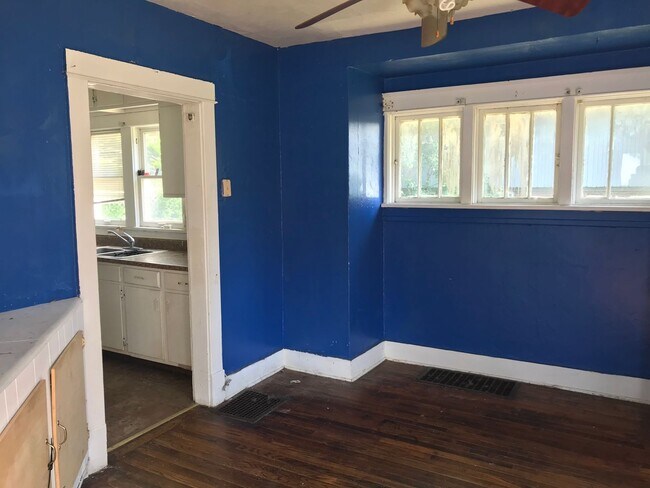 Foto del edificio - 303 W College St