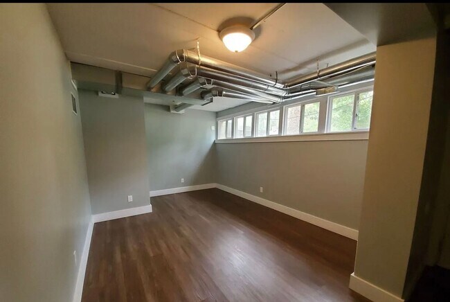 Foto del edificio - Spacious 6BR/3BA Home – Walk to IU Campus!