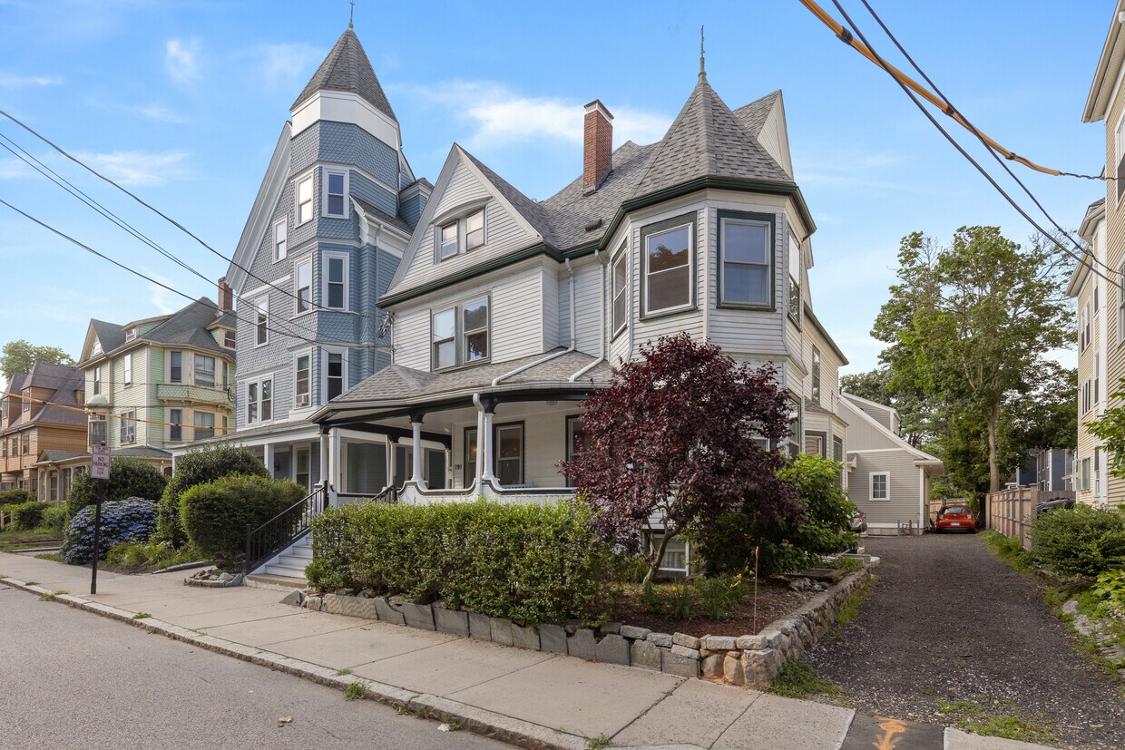 Primary Photo - 191 Davis Ave