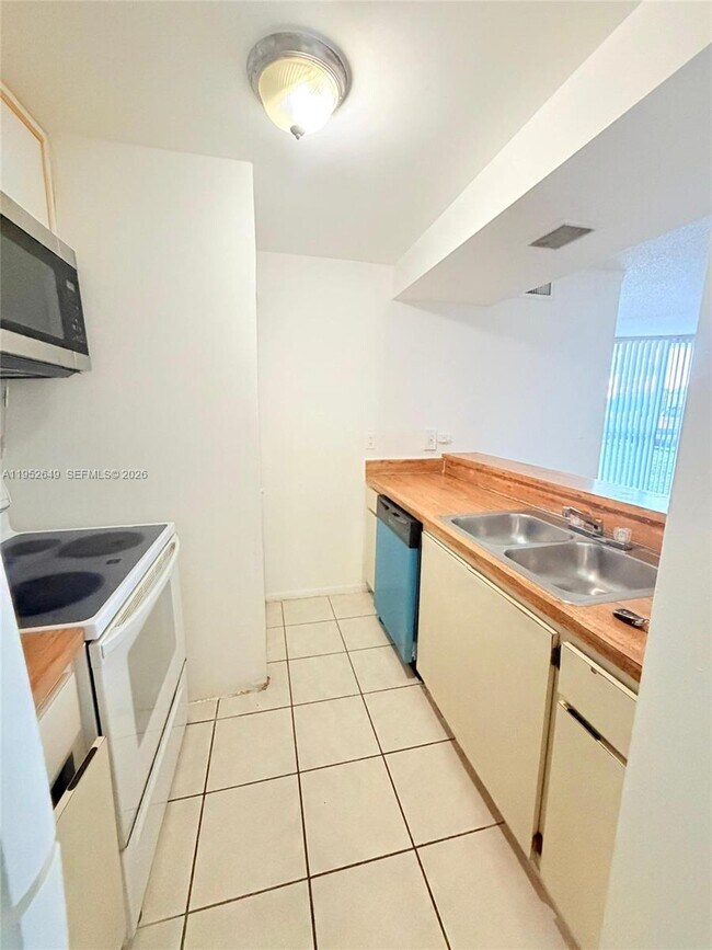 Building Photo - 6995 NW 186th St