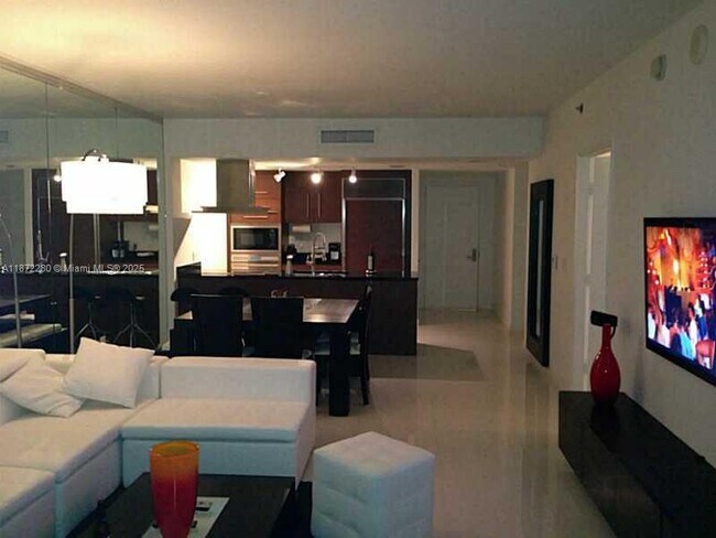 Building Photo - 495 Brickell Ave