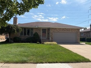Building Photo - 9711 Idlewood Dr