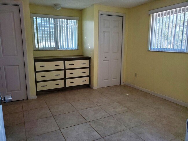 Building Photo - 1/1 Homosassa-Expressway convenience