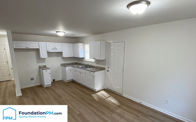 Foto del edificio - 3751 Oak Lake Ln