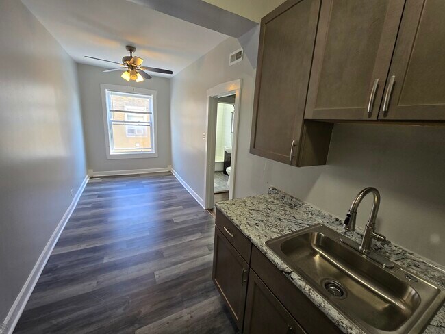 Foto del edificio - 4753 N Monticello Ave
