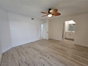 Building Photo - 521 SW 47th Terrace