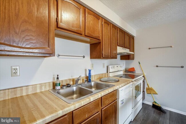 Building Photo - 551 Heather Ridge Dr