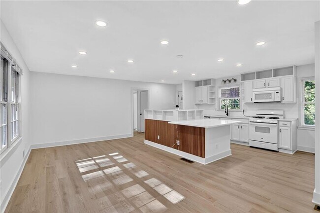 Foto del edificio - 2289 Addison Rd NE