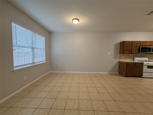 Foto del edificio - 6407 Waldron Dr