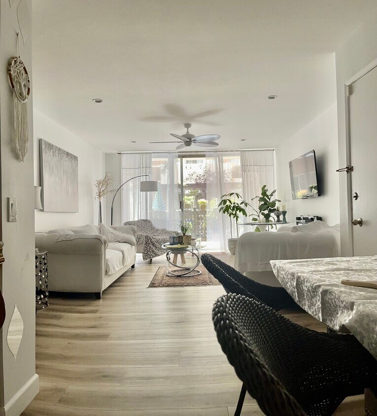 Living room - 11750 W Sunset Blvd