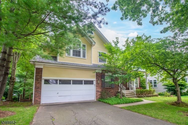 Primary Photo - 67 Huntington Rd