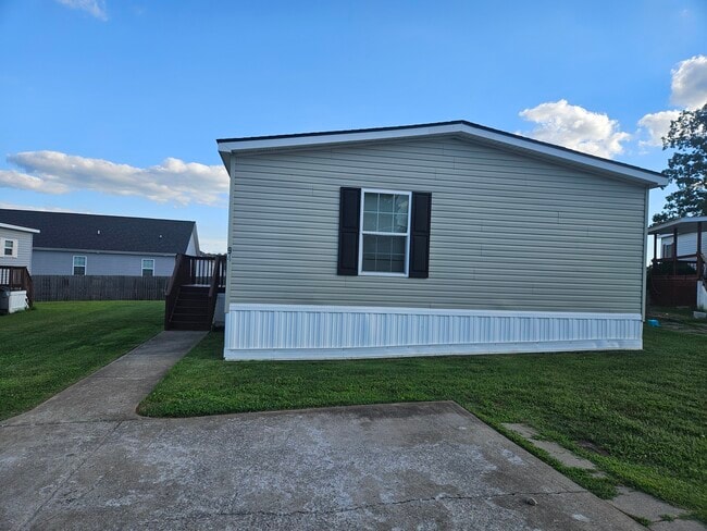 Building Photo - 94 Lynnwood Cir