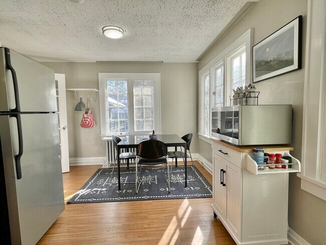 Building Photo - 315 Thurston Ave