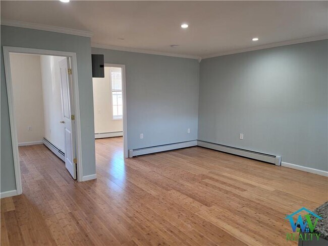 Building Photo - 1268 Evergreen Ave