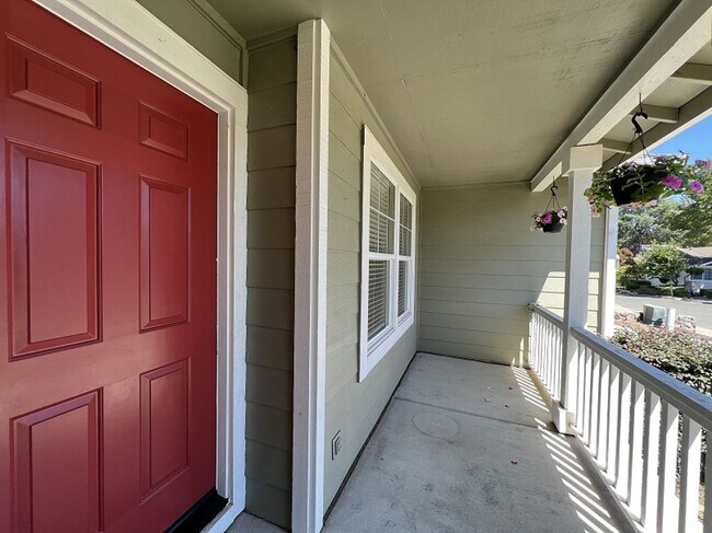 Building Photo - Beautifully Renovated Four Bedroom North N...