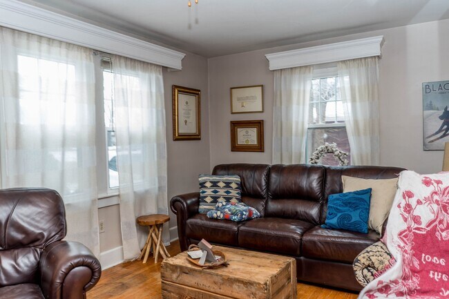 Foto del edificio - Centrally located bungalow!