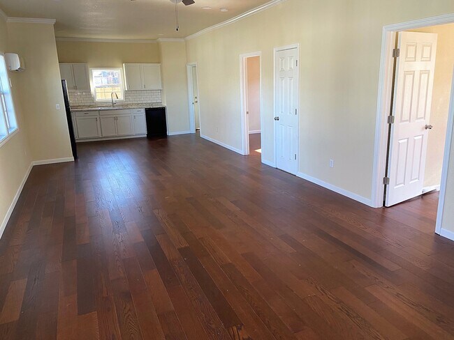 Foto del edificio - 1127 S Quaker Ave