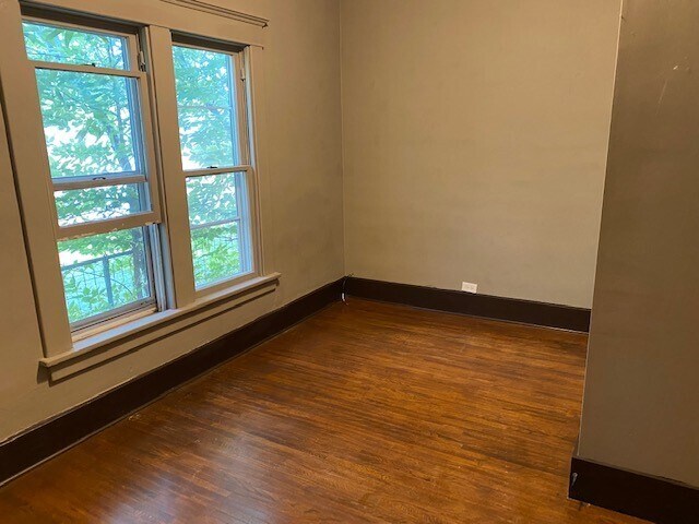 Building Photo - 1410 3rd Ave