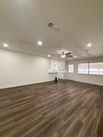 Building Photo - 1618 Oakridge Dr