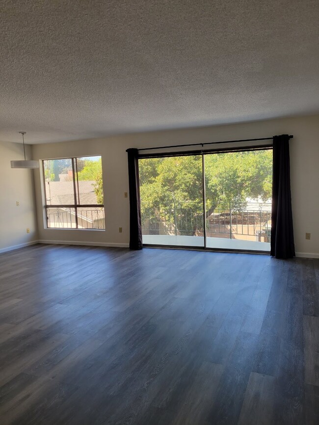 Building Photo - 405 S Los Robles Ave