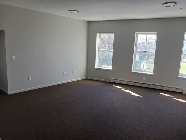 Foto del edificio - 588-612-612 E Main St