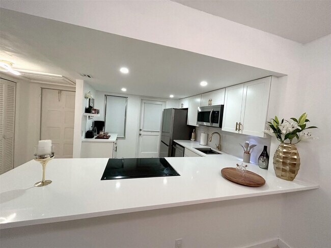 Foto del edificio - 3000 N Palm Aire Dr